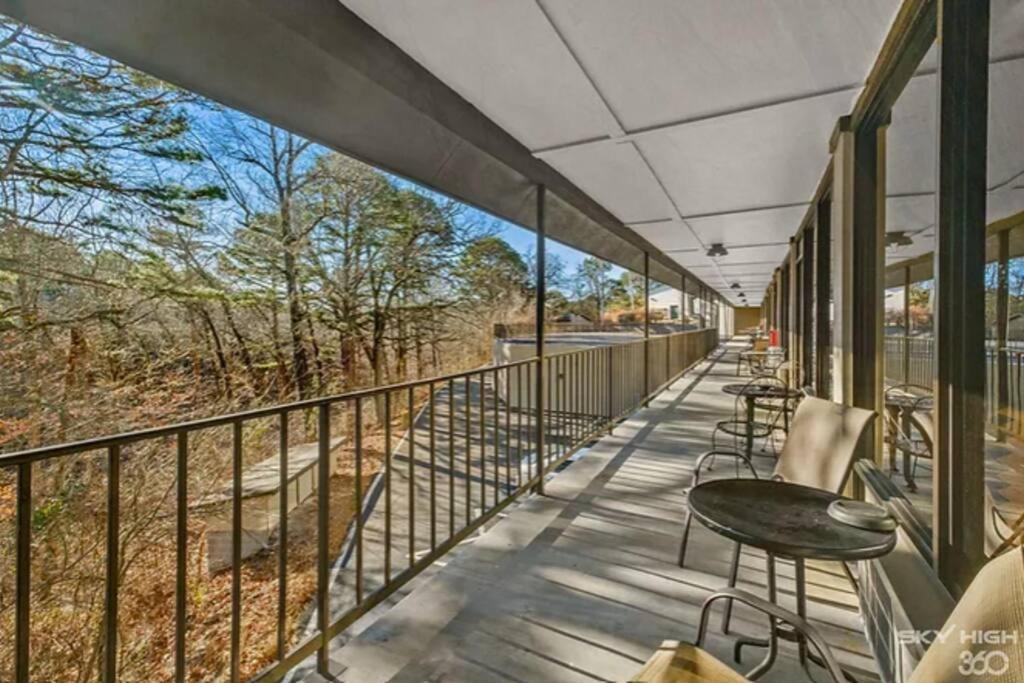 Stonegate Lodge Bed, Wifi, 50In Roku Tv, Salt Water Pool Room #109 Eureka Springs Kültér fotó